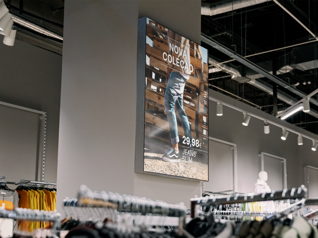 New Communication In Store SHOPPING STORES - BOMPAN
