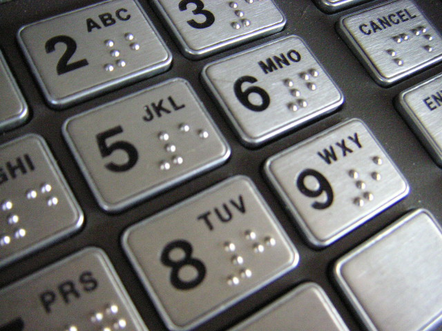 APPLICAZIONI BRAILLE 1 ATM keypad with braille