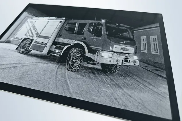 speedy cross photo engraving anodized aluminum