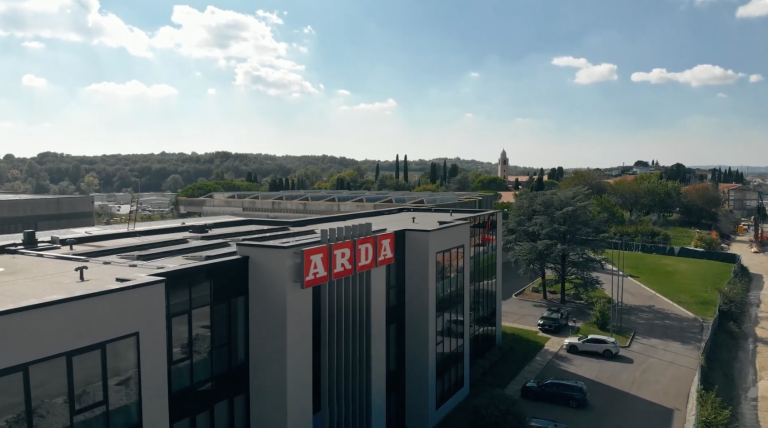 Tradizione e Innovazione Digitale: Il Successo di Arda SPA con la Serie Mimaki UJF